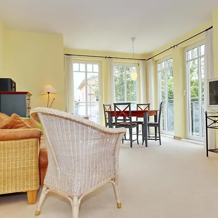 Apartment Ulmenschloesschen 06 Kuehlungsborn